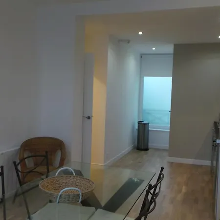 20 Rue Gaste, Proche Gare Sncf De